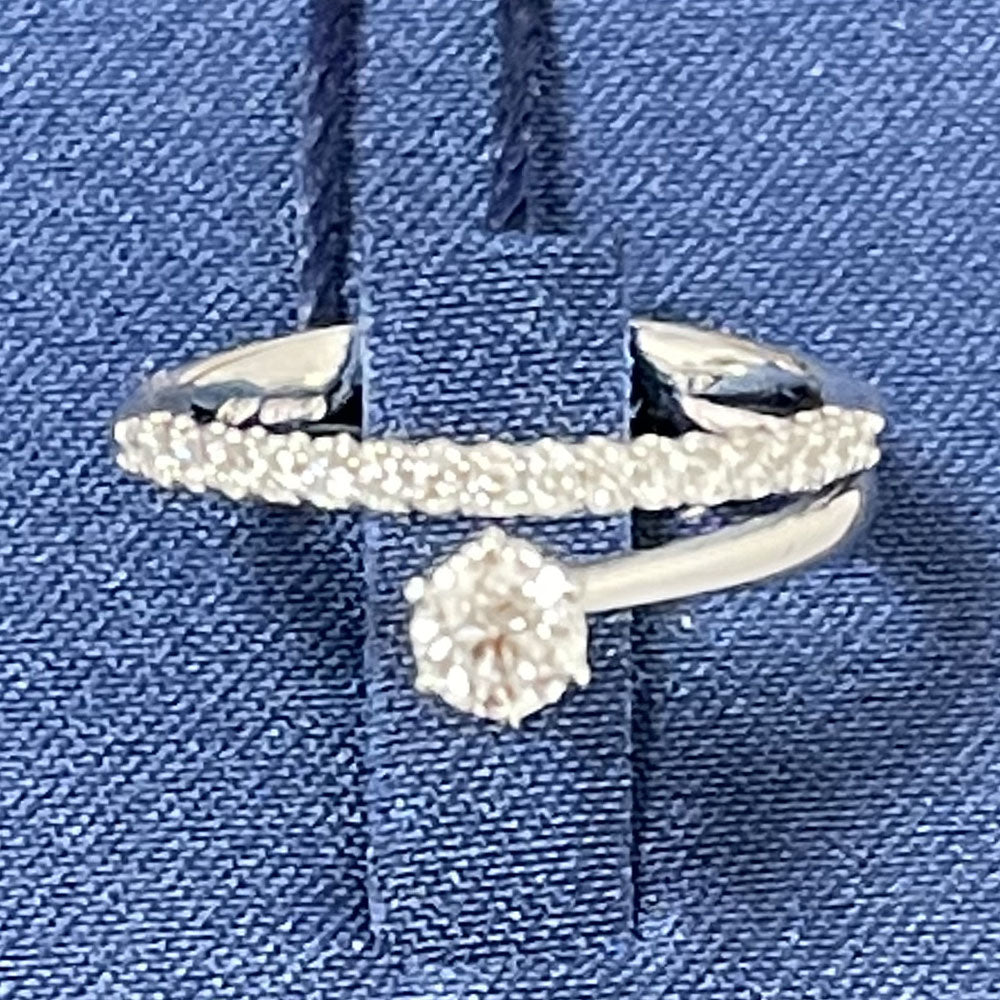 RECARLO - ANELLO ANNIVERSARY SOLITARIO A SEI PUNTE IN ORO BIANCO CON DIAMANTI SUL GAMBO