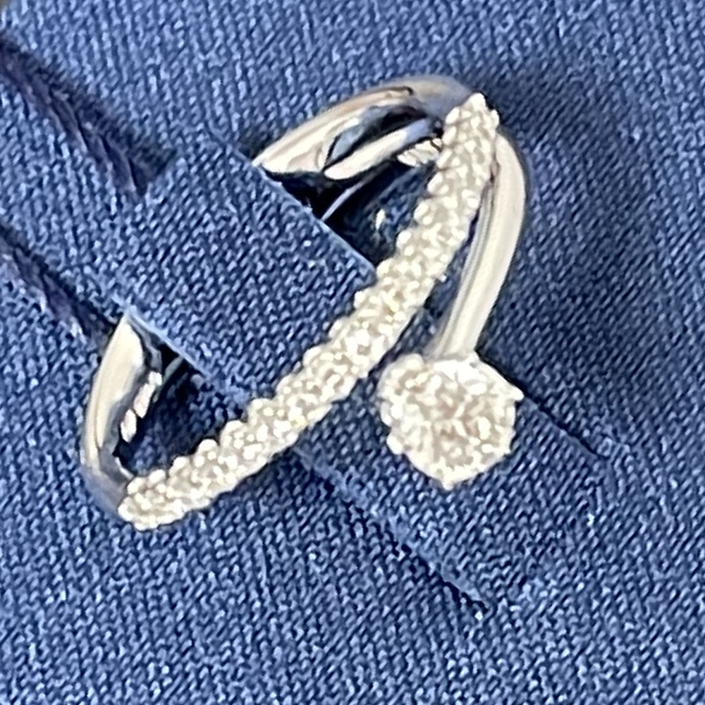 RECARLO - ANELLO ANNIVERSARY SOLITARIO A SEI PUNTE IN ORO BIANCO CON DIAMANTI SUL GAMBO